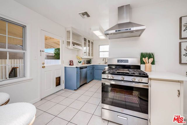 2221 N Valley Street, Burbank, CA 91505