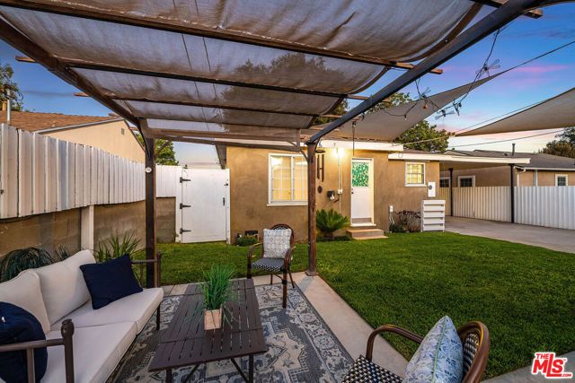 2221 N Valley Street, Burbank, CA 91505