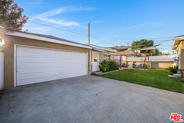 2221 N Valley Street, Burbank, CA 91505