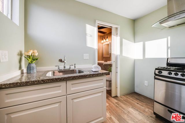 2221 N Valley Street, Burbank, CA 91505