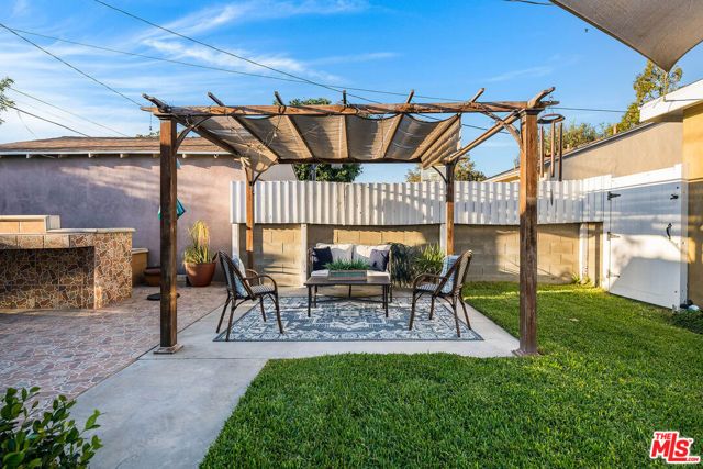 2221 N Valley Street, Burbank, CA 91505