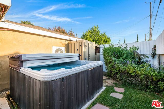 2221 N Valley Street, Burbank, CA 91505