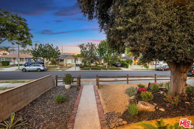 2221 N Valley Street, Burbank, CA 91505