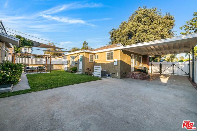 2221 N Valley Street, Burbank, CA 91505