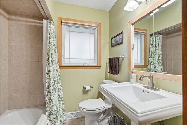 1469 Golfview Drive NE, Cedar Rapids, IA 52402