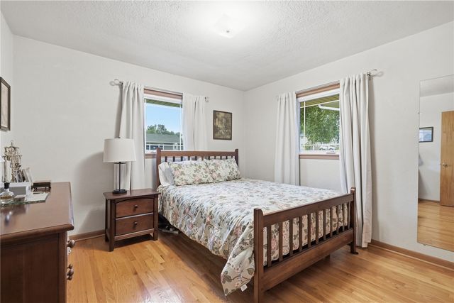 1469 Golfview Drive NE, Cedar Rapids, IA 52402