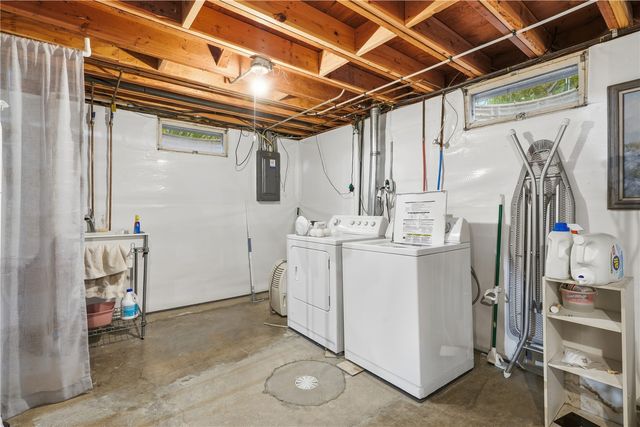 1469 Golfview Drive NE, Cedar Rapids, IA 52402