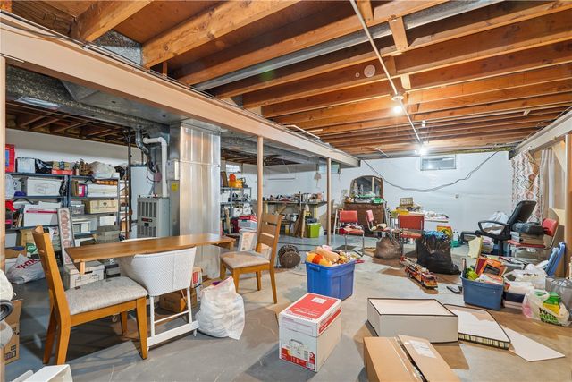 1469 Golfview Drive NE, Cedar Rapids, IA 52402