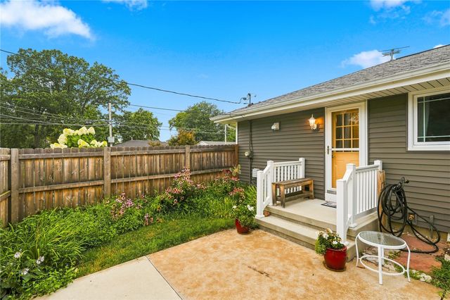 1469 Golfview Drive NE, Cedar Rapids, IA 52402