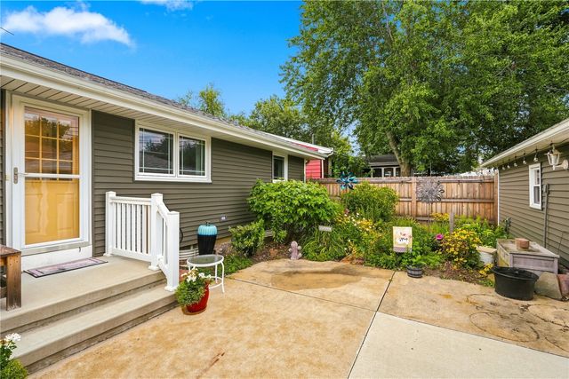 1469 Golfview Drive NE, Cedar Rapids, IA 52402