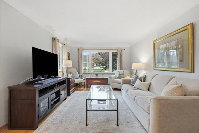 1469 Golfview Drive NE, Cedar Rapids, IA 52402
