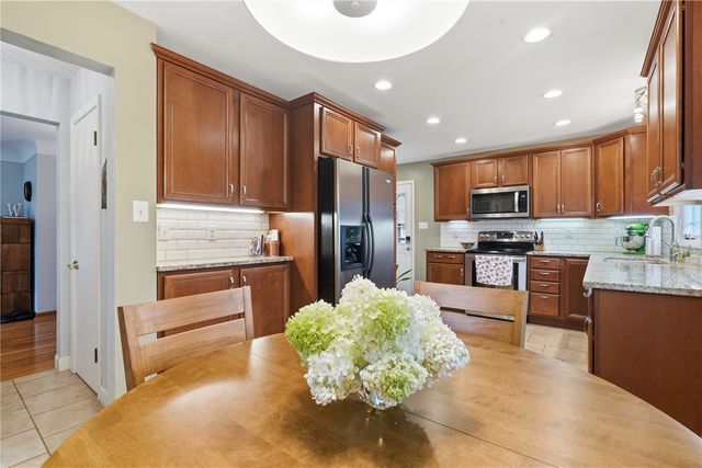 1469 Golfview Drive NE, Cedar Rapids, IA 52402