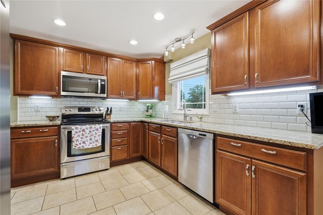 1469 Golfview Drive NE, Cedar Rapids, IA 52402