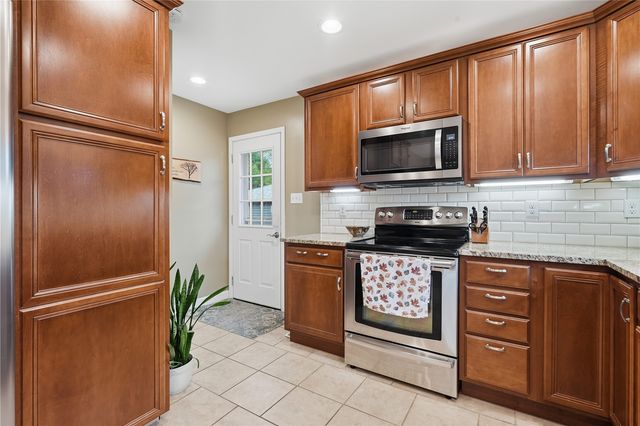 1469 Golfview Drive NE, Cedar Rapids, IA 52402