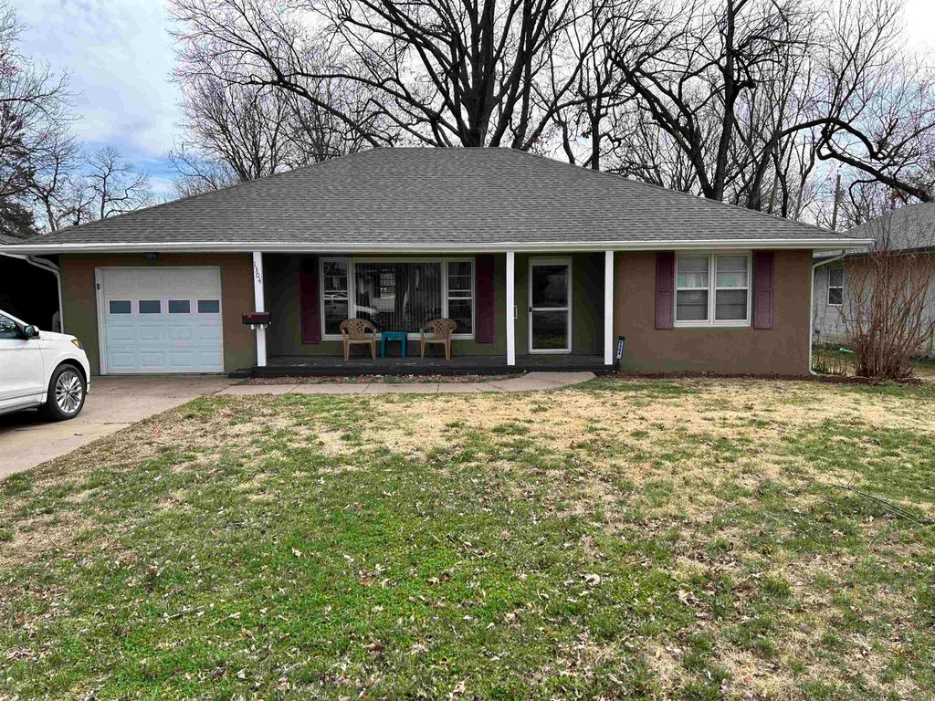 1304 Cherry, Winfield, KS 67156