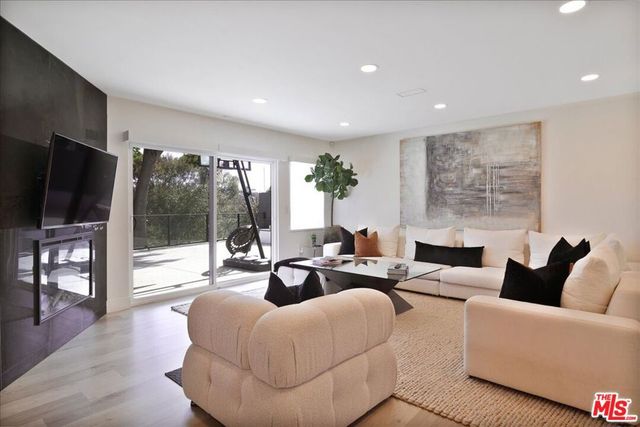 20326 Alerion Place, Los Angeles, CA 91364