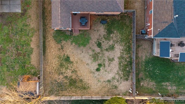 8504 Twin Springs Drive, Sellersburg, IN 47172