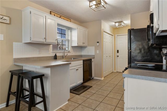 8504 Twin Springs Drive, Sellersburg, IN 47172