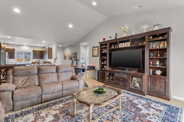 591 SW Cassidy Avenue, Madras, OR 97741