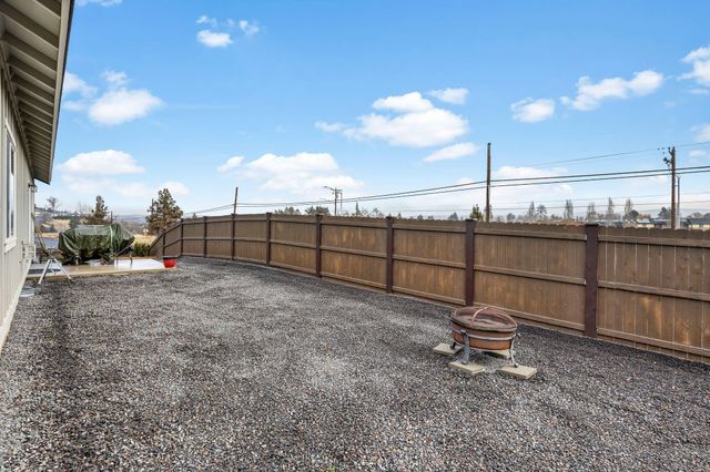 591 SW Cassidy Avenue, Madras, OR 97741