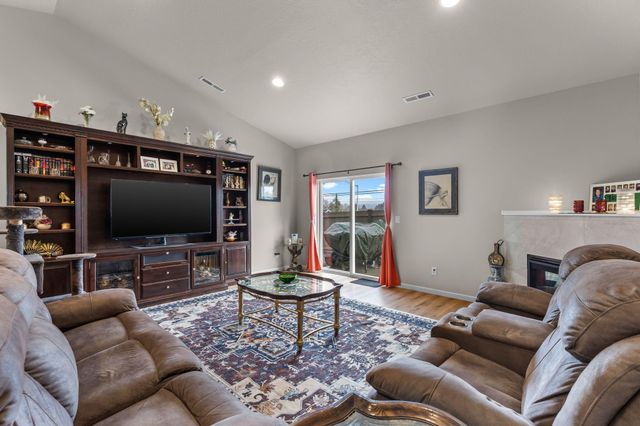 591 SW Cassidy Avenue, Madras, OR 97741