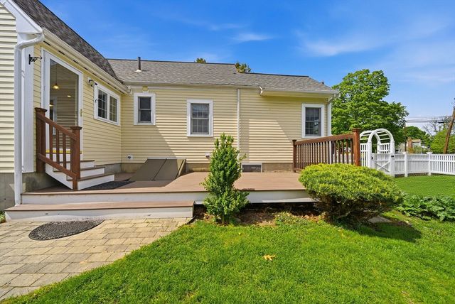 28 Myopia Rd, Stoneham, MA 02180