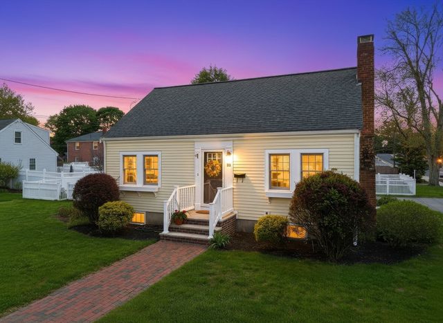 28 Myopia Rd, Stoneham, MA 02180