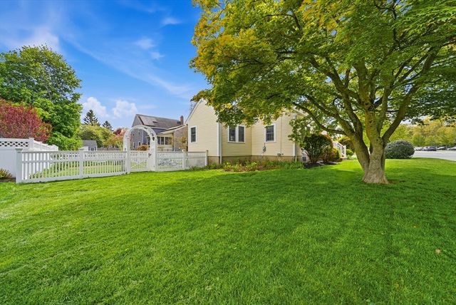 28 Myopia Rd, Stoneham, MA 02180
