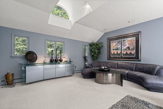 4 Meservey Lane, Lynnfield, MA 01940