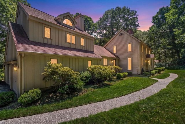 4 Meservey Lane, Lynnfield, MA 01940