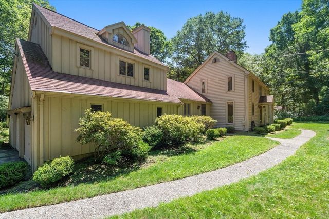 4 Meservey Lane, Lynnfield, MA 01940