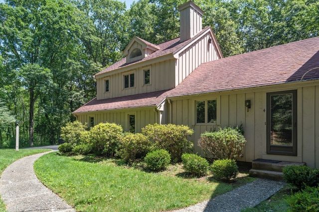 4 Meservey Lane, Lynnfield, MA 01940