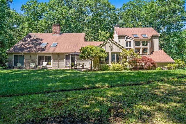 4 Meservey Lane, Lynnfield, MA 01940