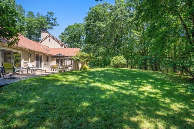 4 Meservey Lane, Lynnfield, MA 01940