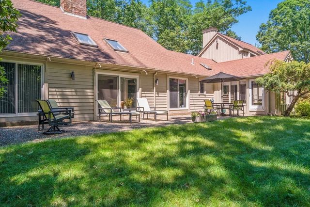 4 Meservey Lane, Lynnfield, MA 01940
