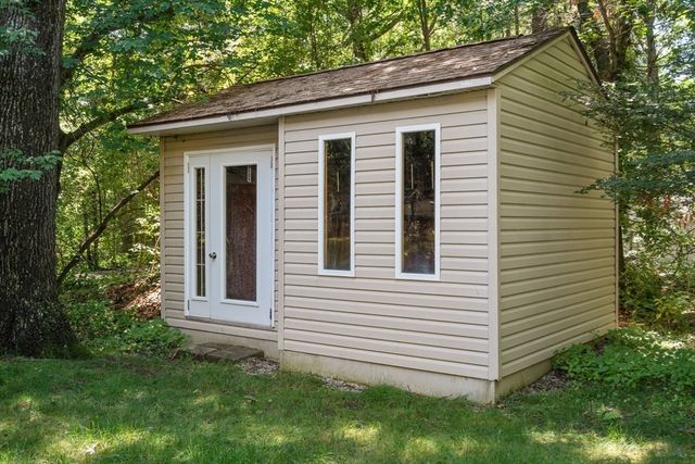 4 Meservey Lane, Lynnfield, MA 01940
