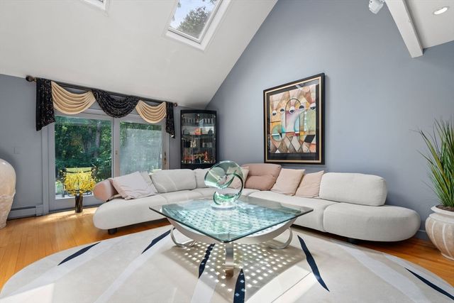 4 Meservey Lane, Lynnfield, MA 01940