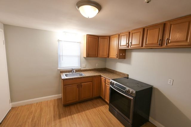 18 Essex Street 3, Quincy, MA 02171