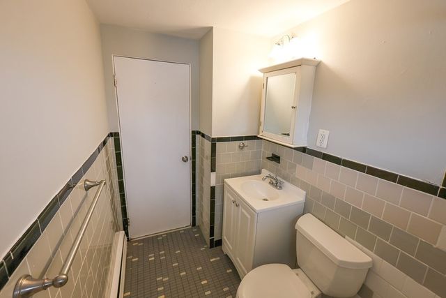 18 Essex Street 3, Quincy, MA 02171