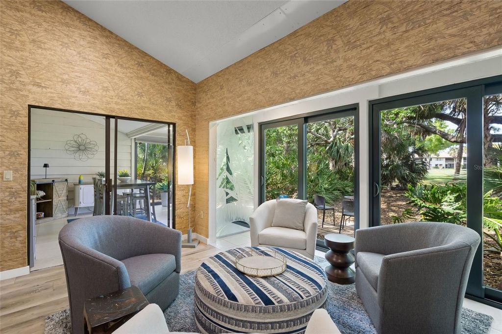 Image 16 of property listing at 4737 CHANDLERS FORDE 14, Sarasota, FL 34235