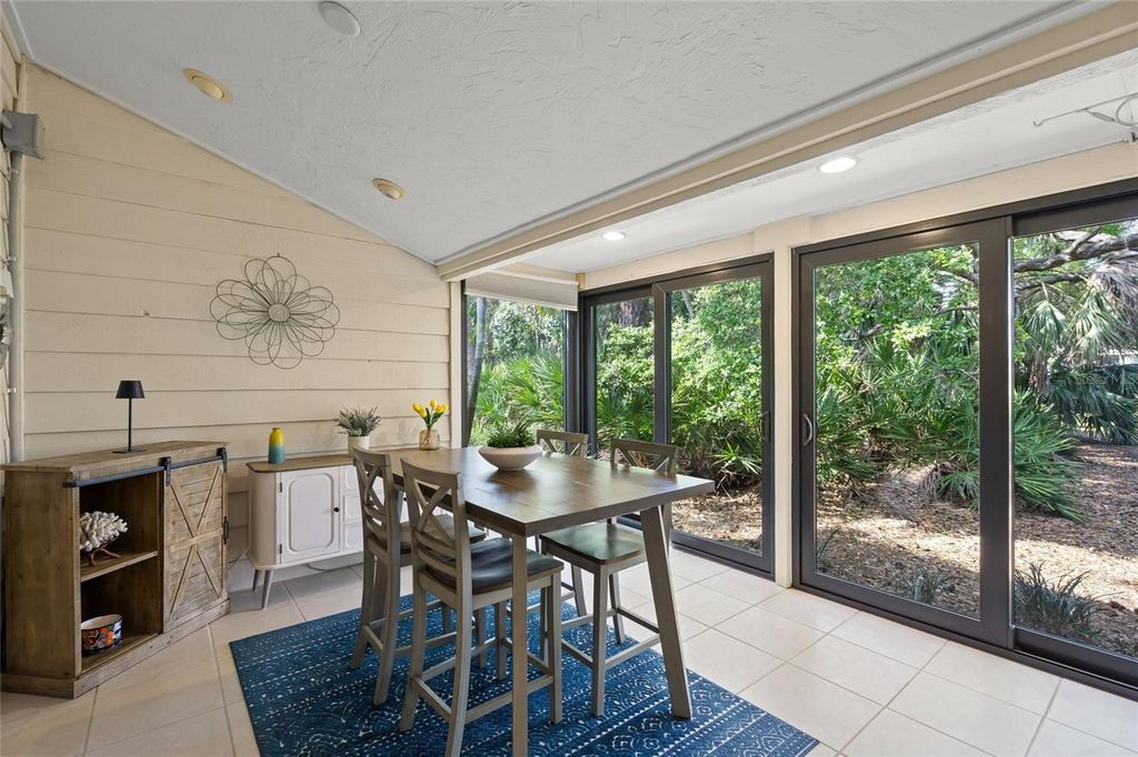 Image 17 of property listing at 4737 CHANDLERS FORDE 14, Sarasota, FL 34235