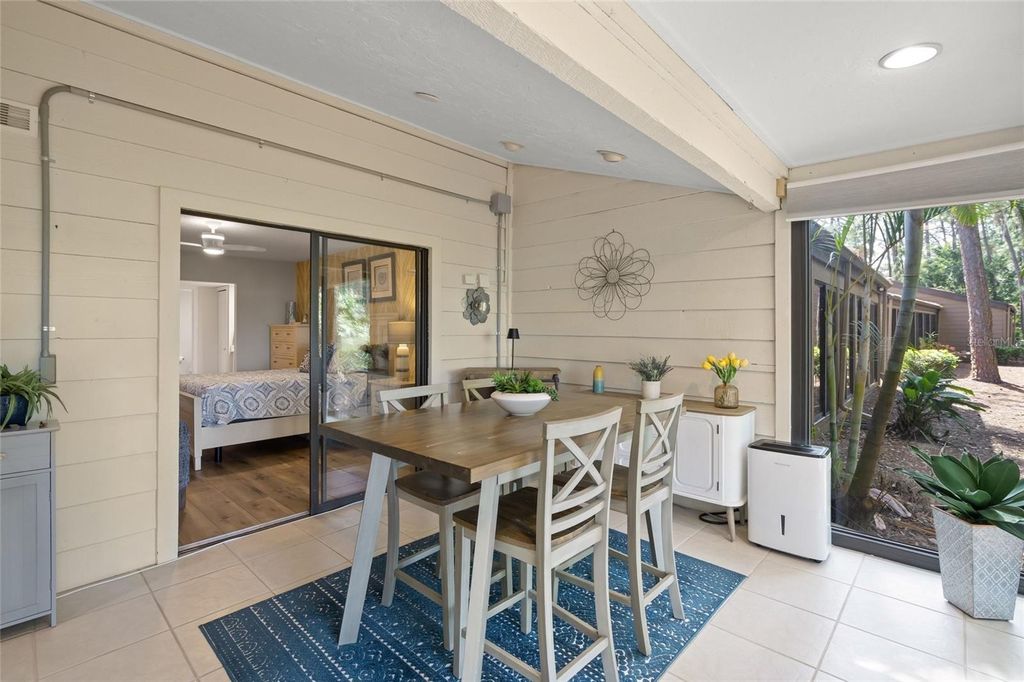 Image 18 of property listing at 4737 CHANDLERS FORDE 14, Sarasota, FL 34235