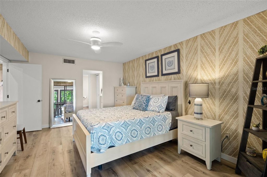 Image 20 of property listing at 4737 CHANDLERS FORDE 14, Sarasota, FL 34235