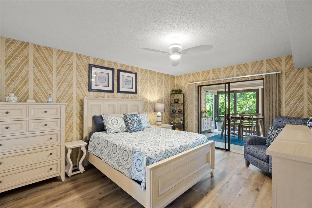 Image 21 of property listing at 4737 CHANDLERS FORDE 14, Sarasota, FL 34235