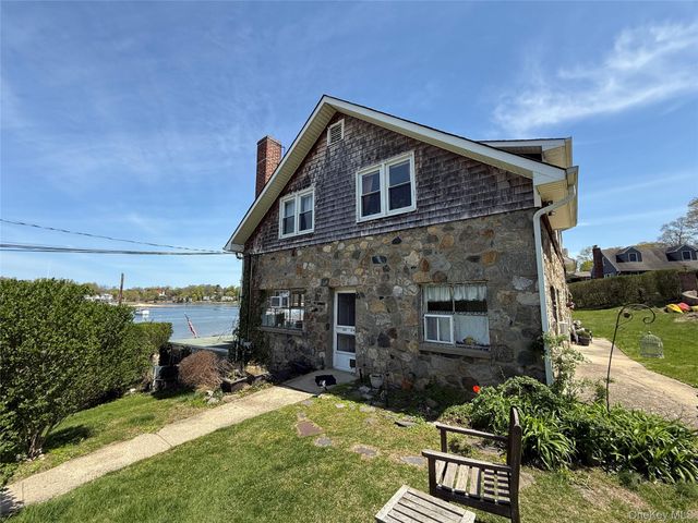 293 W Shore Road 4, Huntington, NY 11743