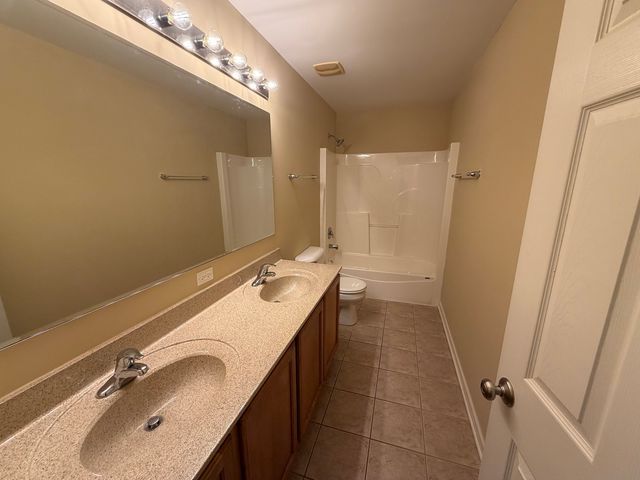 4604 Mclaren Drive, Oswego, IL 60543