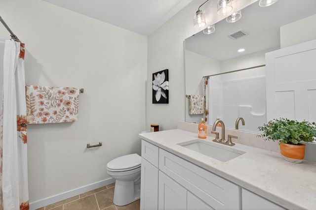 959 Lagom WAY, Oconomowoc, WI 53066