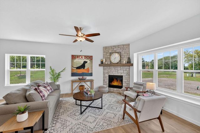 959 Lagom WAY, Oconomowoc, WI 53066