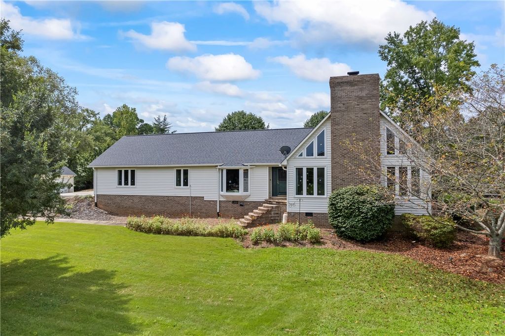 130 Quail Haven Drive, Walhalla, SC 29691