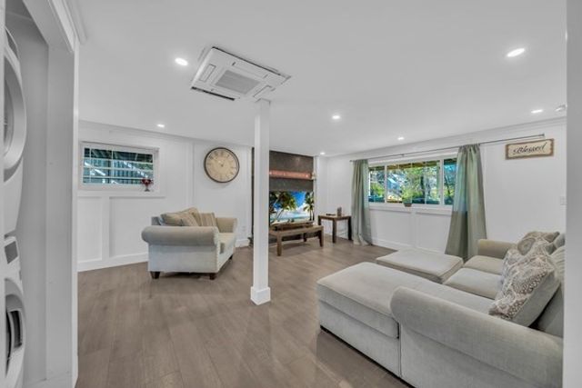 35 Holbrook Ave, Wellfleet, MA 02667